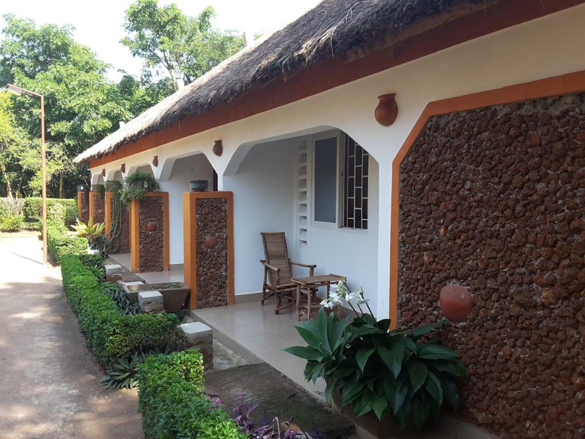 Brownstone Country Home Lira Esterno foto