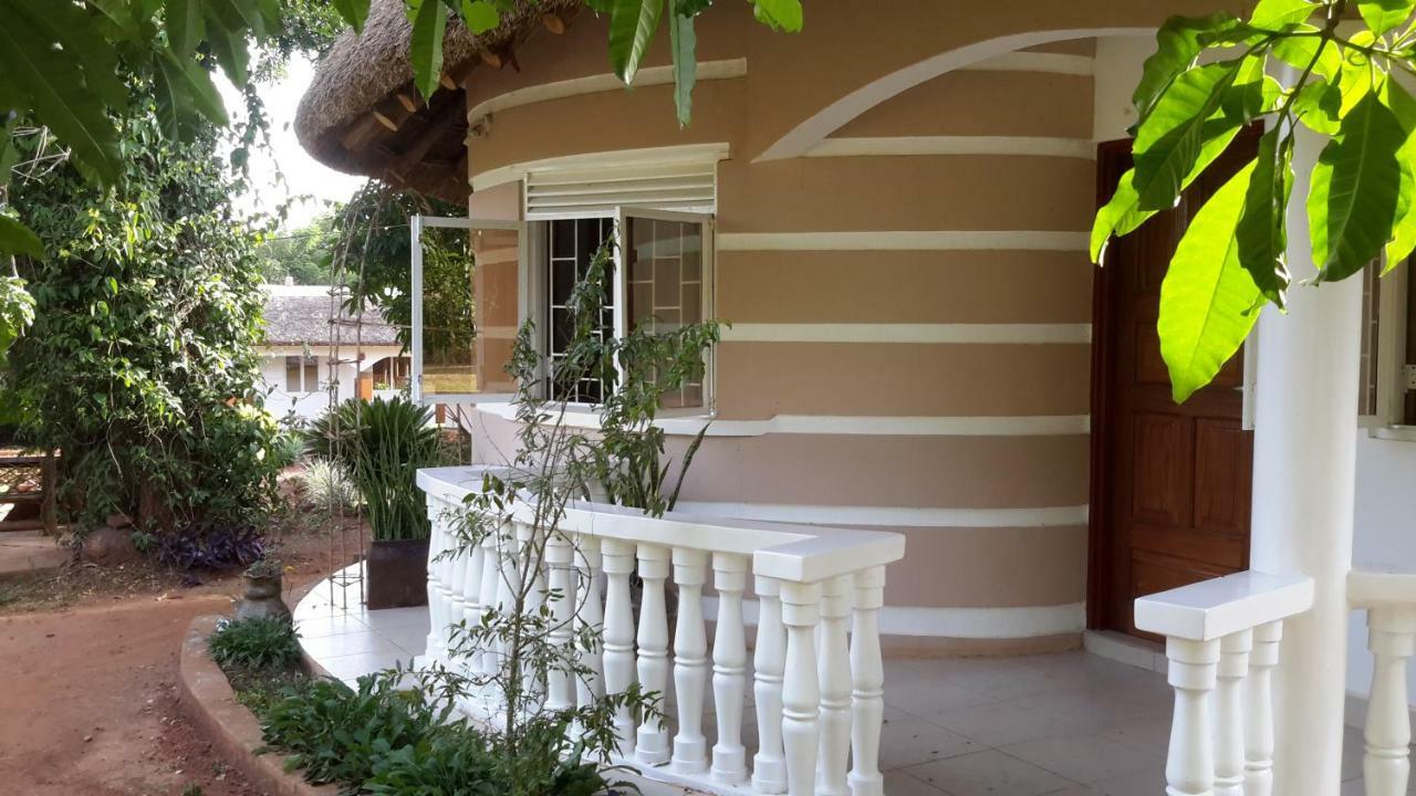 Brownstone Country Home Lira Esterno foto
