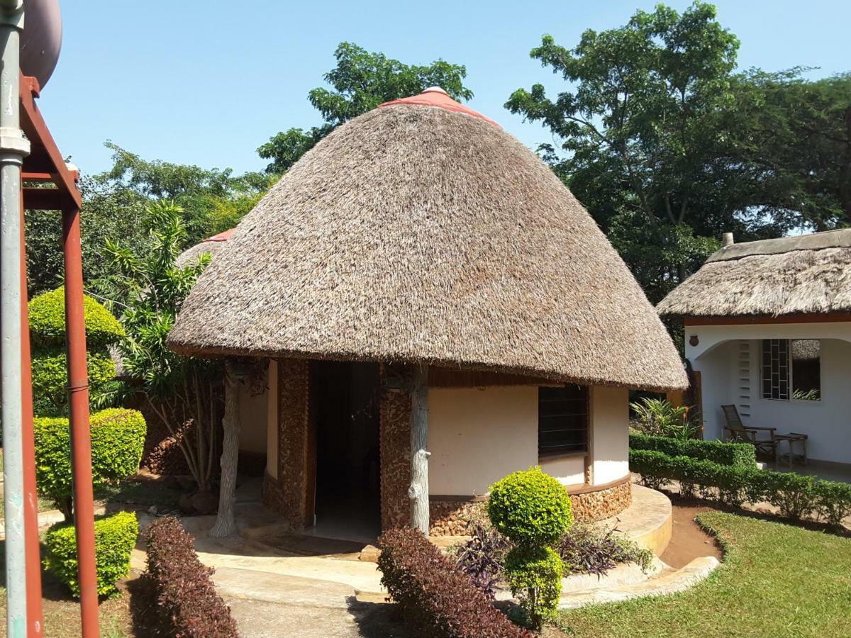 Brownstone Country Home Lira Esterno foto